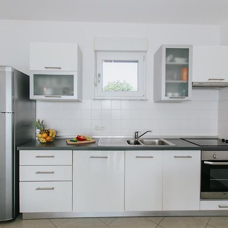 Апартаменты Apartman Sunny Трогир Экстерьер фото