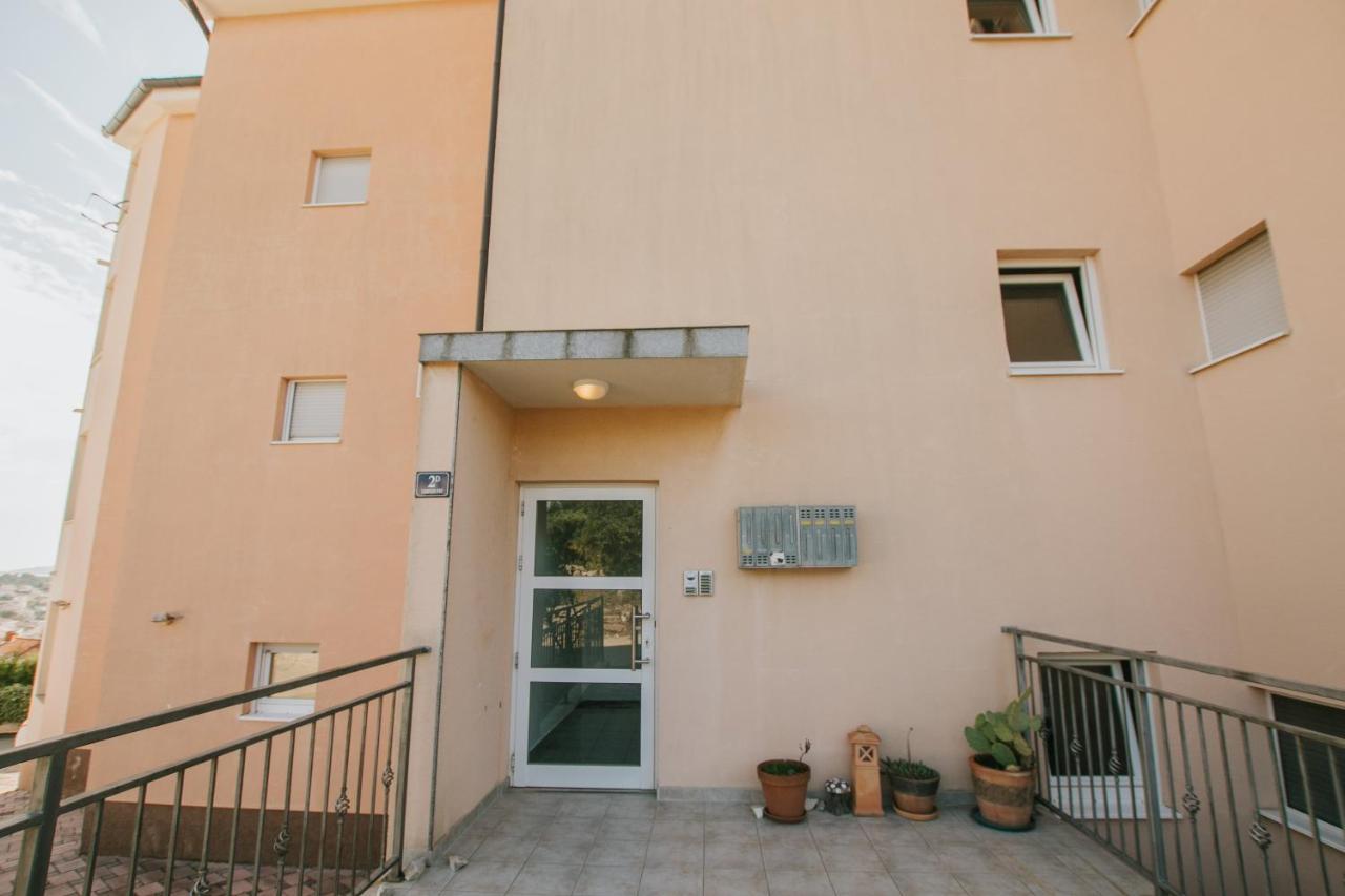 Апартаменты Apartman Sunny Трогир Экстерьер фото