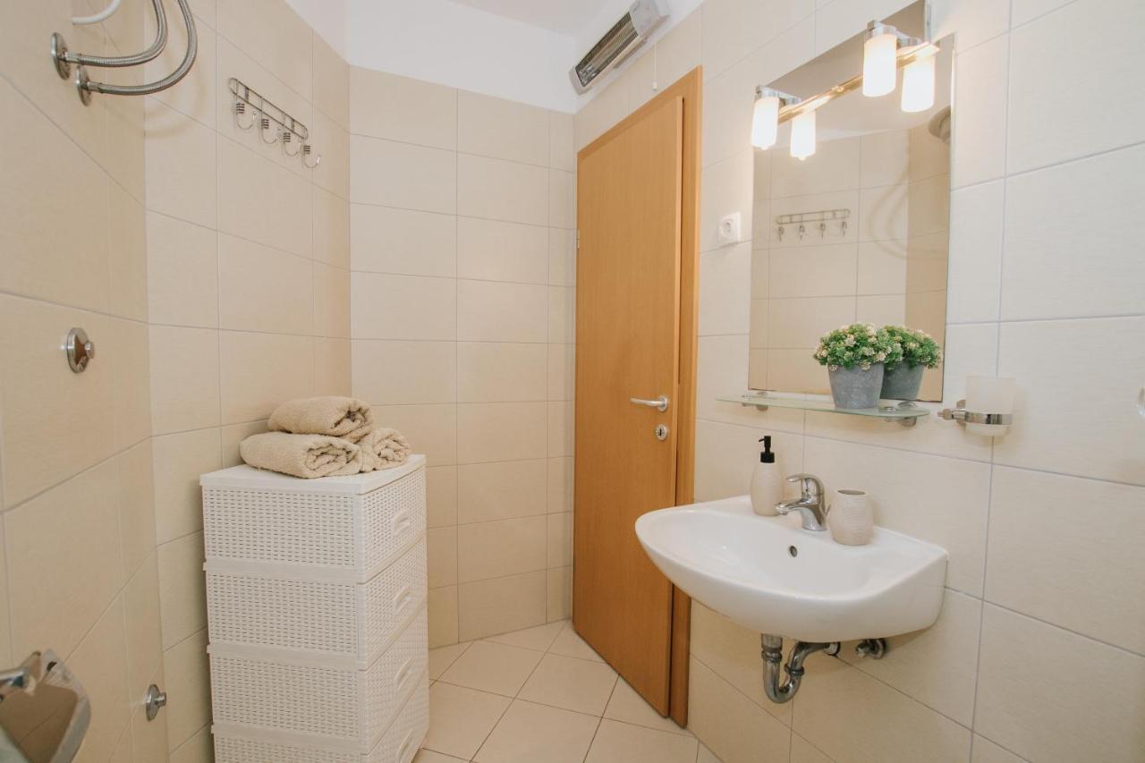 Апартаменты Apartman Sunny Трогир Экстерьер фото